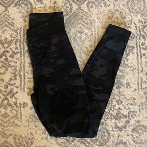ALPHALETE SURFACE PATH CAMO LEGGINGS SIZE SMALL